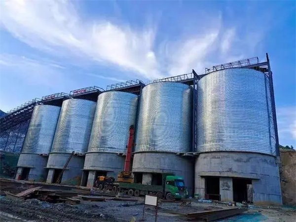 盘锦螺旋咬口钢板仓施工现场